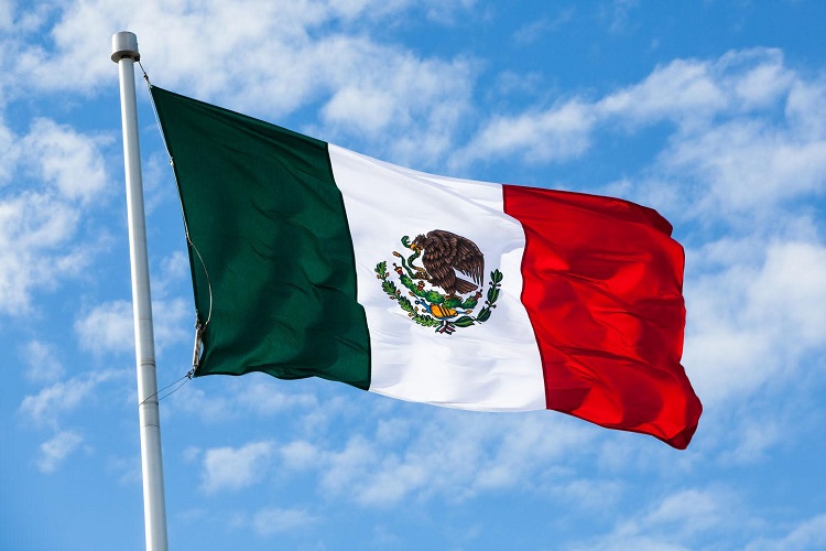 Quien no profese amor por la Patria, es un traidor a México
