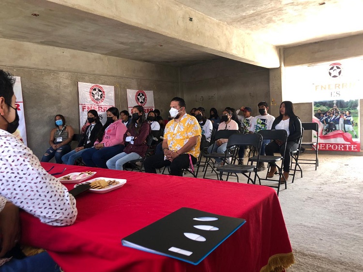 Imparte FNERRR conferencia: “La Crisis Educativa en México”
