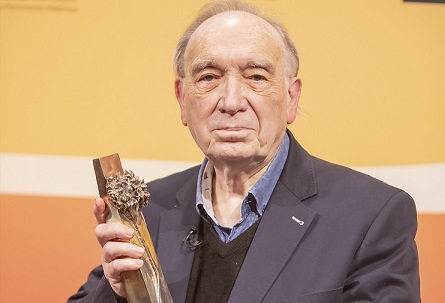 Reconocimiento a Fernado Méndez Leite.