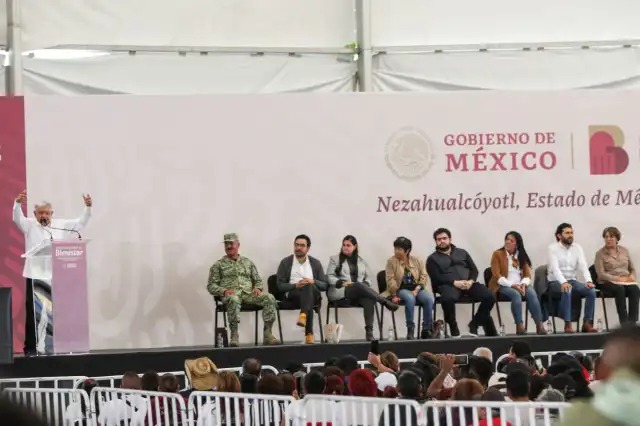 amlo y delfina en neza