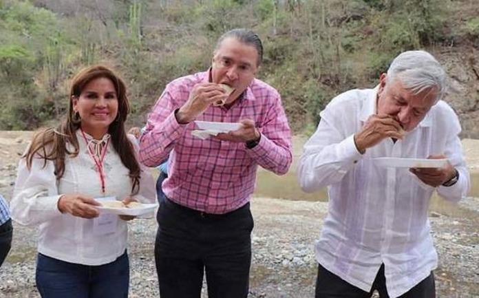 TAQUIZA con amlo en badiraguato OK