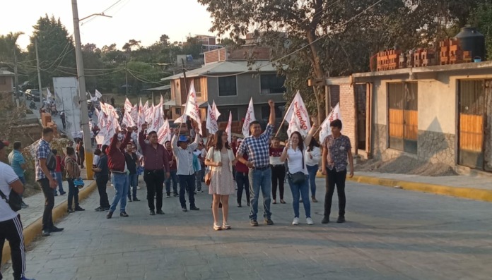 alejandro-cortes-continua-recorriendo-las-calles-de-ozumba-en-usca-del-voto2