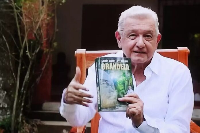 amlo y su libro grandeza