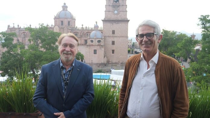 Javier Espada y Charles Tesson tras la entrevista en Morelia.